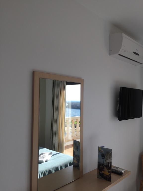 Hostal Sa Prensa Ciutadella  Bilik gambar